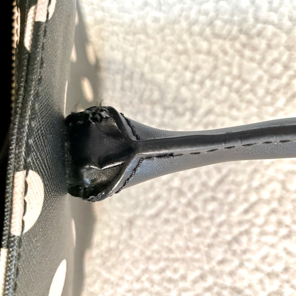 Kate Spade Large Tote (18 in x 11 in x 6.5 in) - Picture 4 of 6